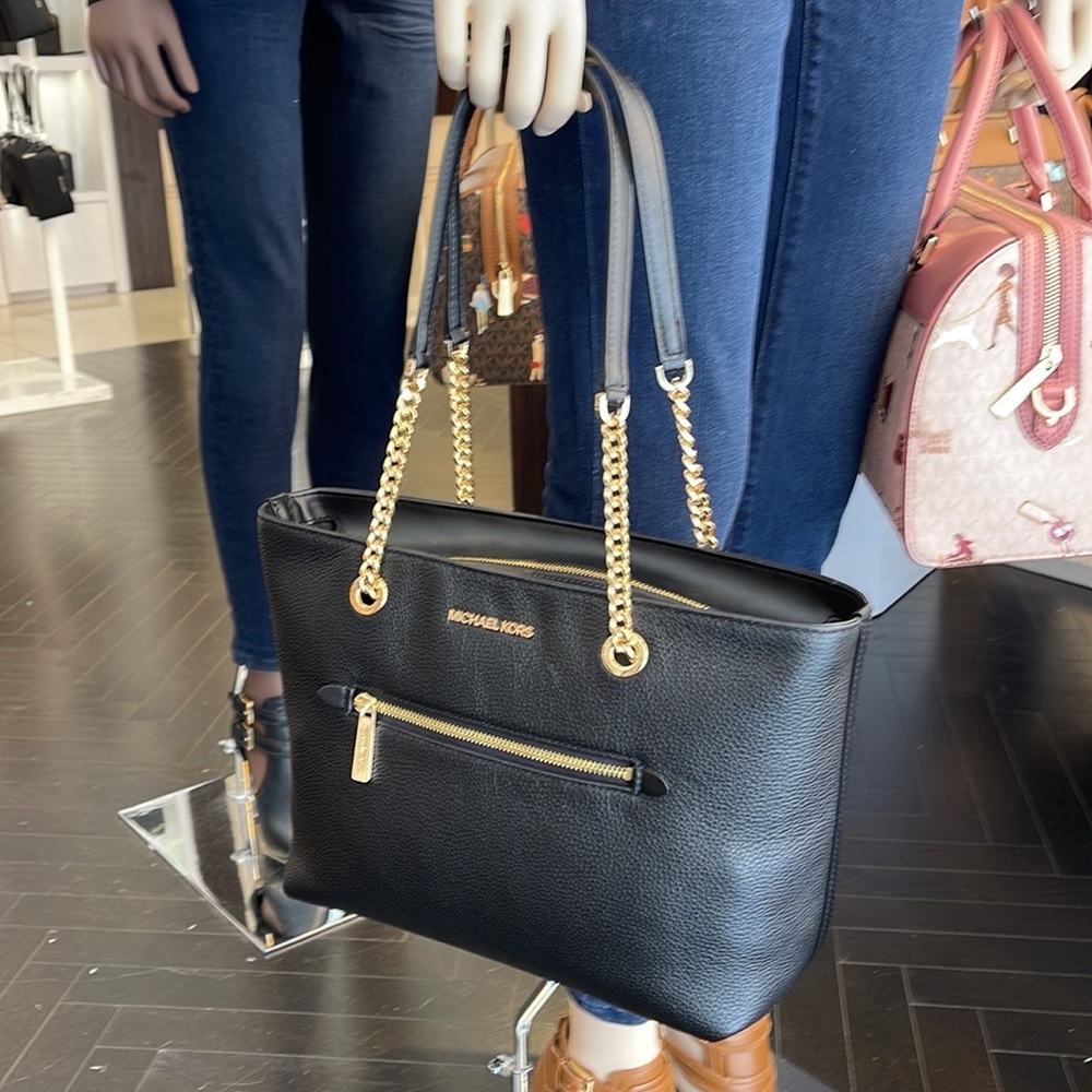 MICHAEL KORS
Jet Set Medium Front Zip Pebbled Leather Chain Tote Bag
Black - Picture 4 of 16